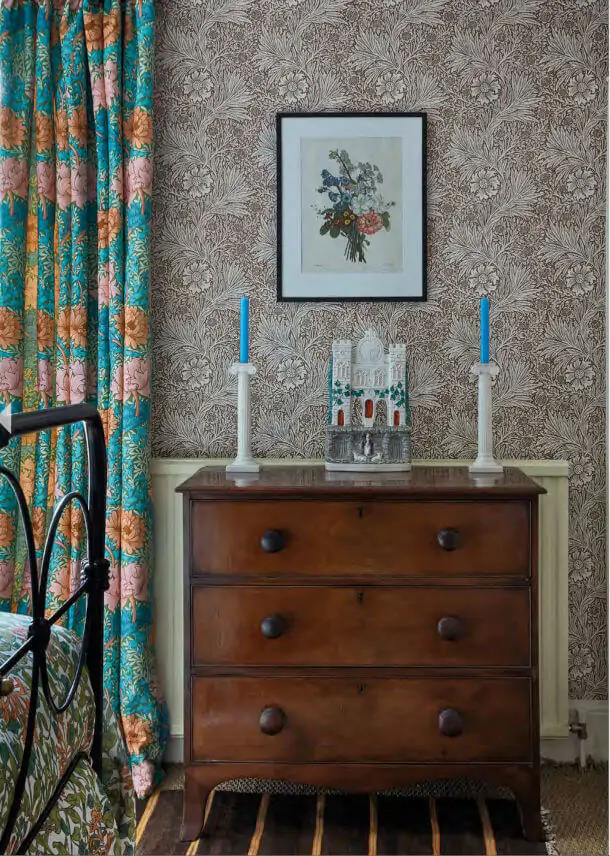Marigold Chocolate Cream Wallpaper Queens Square Morris And Co