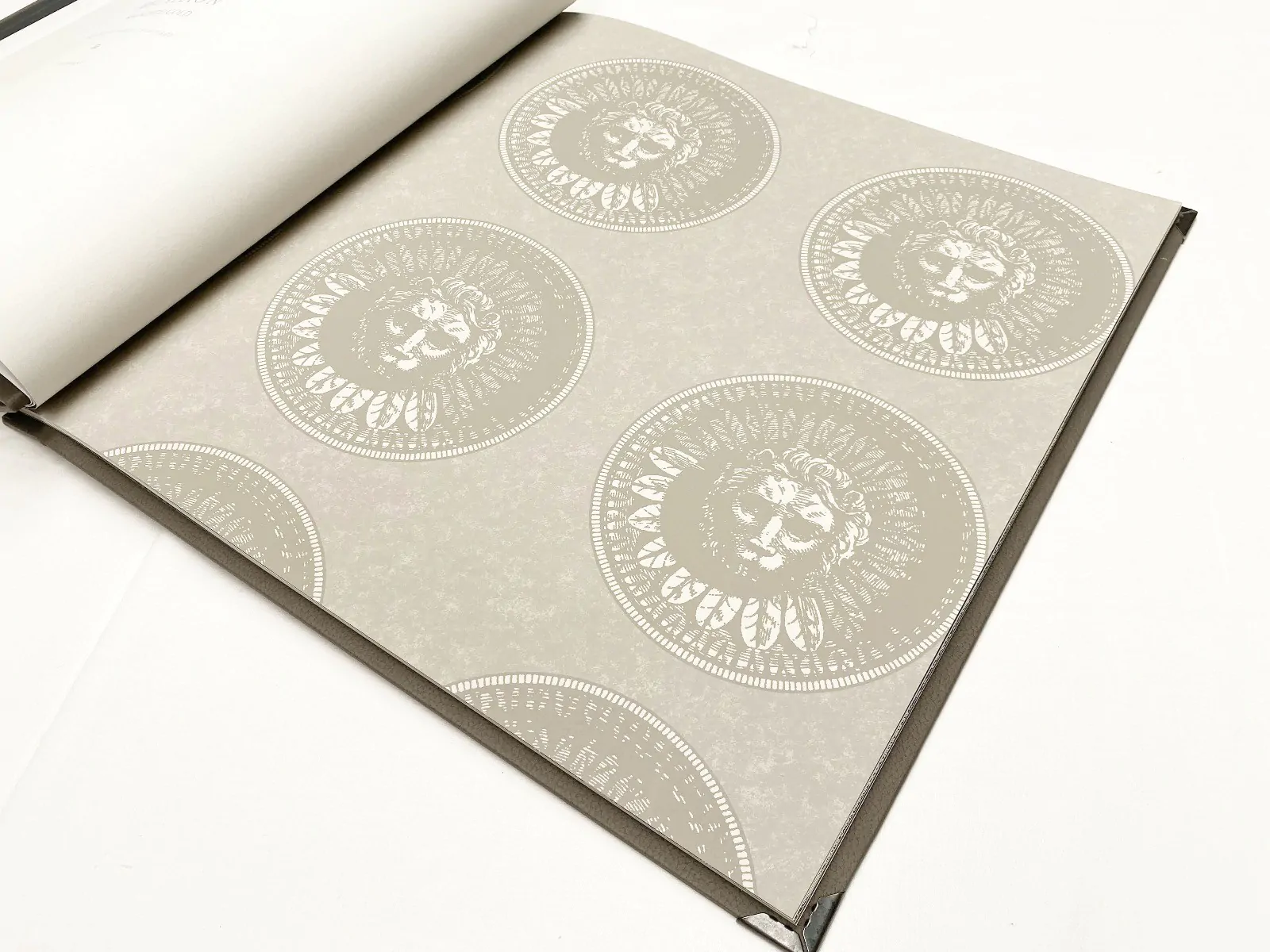 Medallion Silver Perfect White Wallpaper Palladio Zoffany