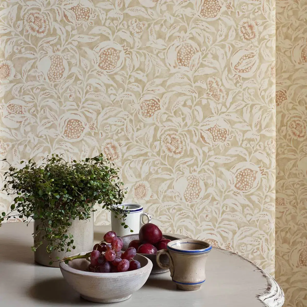 sanderson-annandale-wallpaper-wedgwood-linen-216393