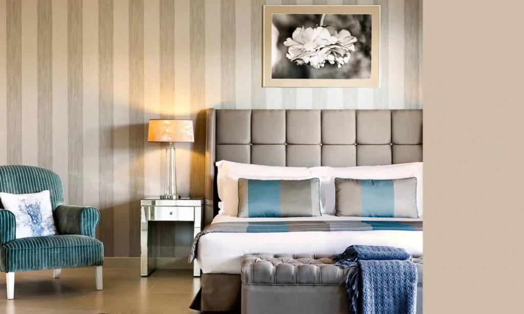 contract-striped-velvet-wallpaper